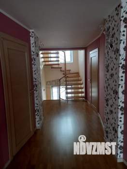 Дом 450м², 3-этажный, участок 11 сот.  