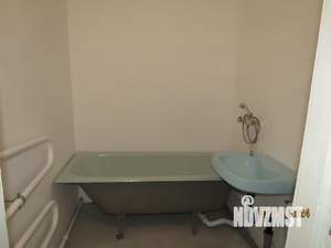 2-к квартира, вторичка, 43м2, 1/4 этаж